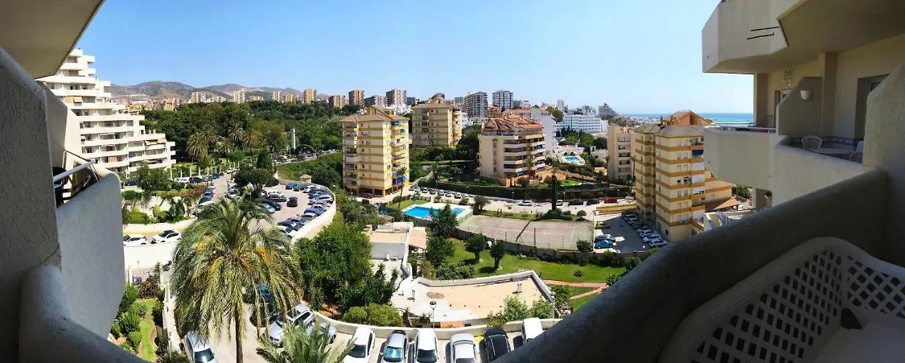 Apartamento Benal beach suite, estudio con parque acuático y vistas al mar. Benalmádena