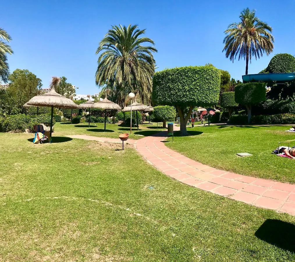 Apartamento Benal beach suite, estudio con parque acuático y vistas al mar. Benalmádena España