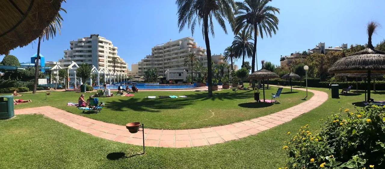 Apartamento Benal beach suite, estudio con parque acuático y vistas al mar. Benalmádena