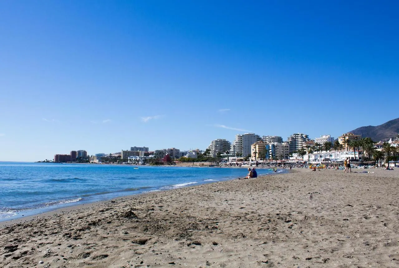 Apartamento Benal beach suite, estudio con parque acuático y vistas al mar. Benalmádena