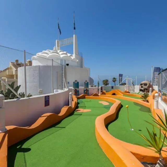 Apartamento Benal beach suite, estudio con parque acuático y vistas al mar. Benalmádena