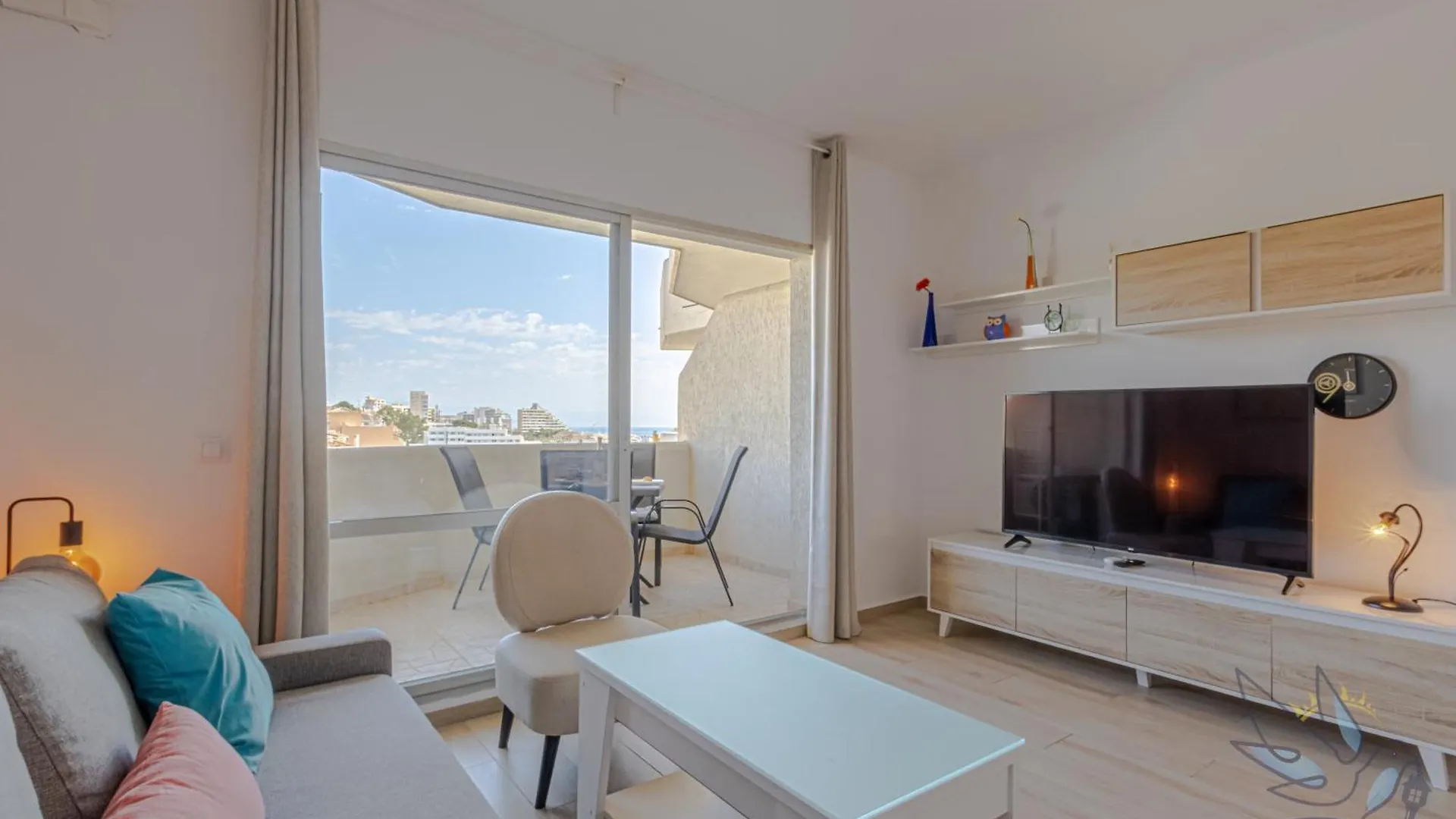 Benal beach suite, estudio con parque acuático y vistas al mar. Benalmádena