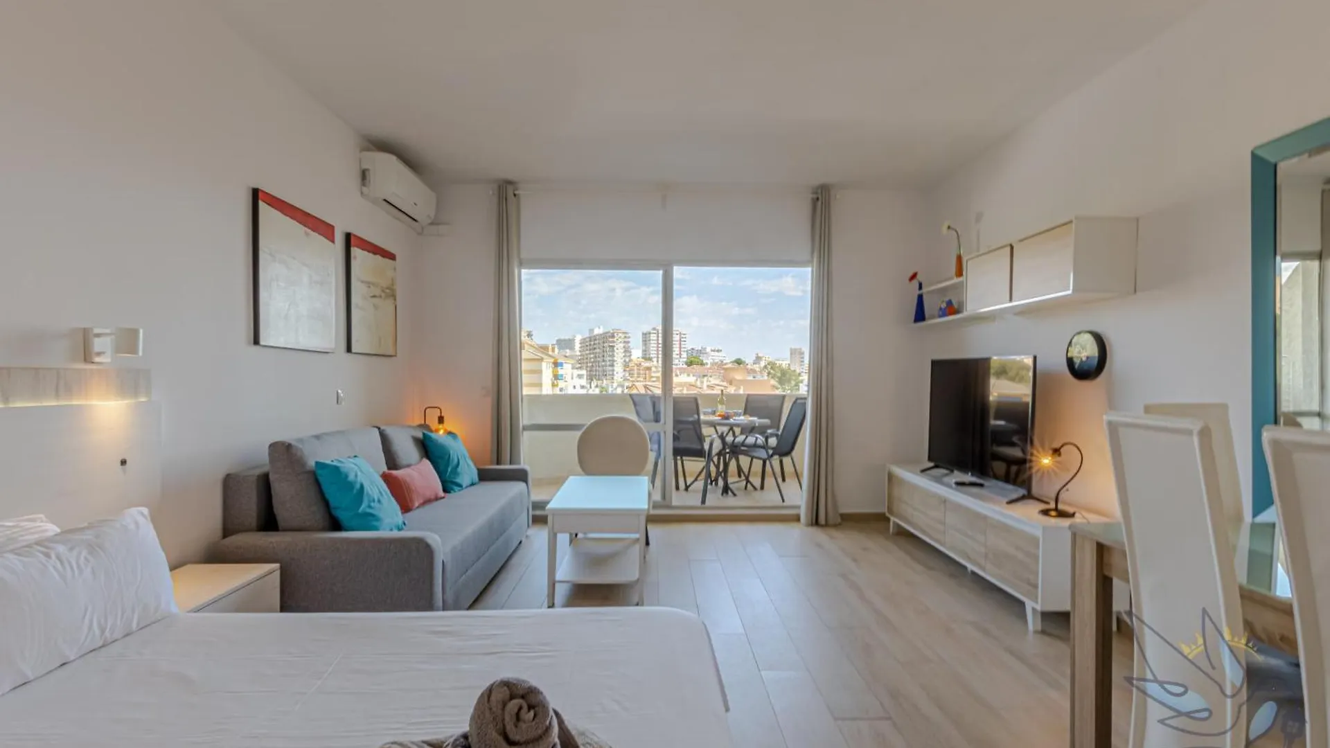 Benal Beach Suite, Parque Acuatico Y Vistas Al Mar Benalmadena 0*,